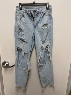 Light Blue Distressed Women’s Jeans size 6 regular